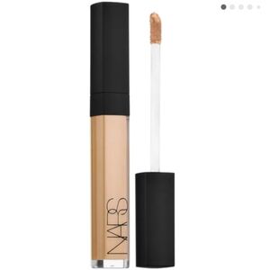 Nars Radiant Creamy Concealer  Hydrating Medium Coverage Creme Brulee Light 2.5